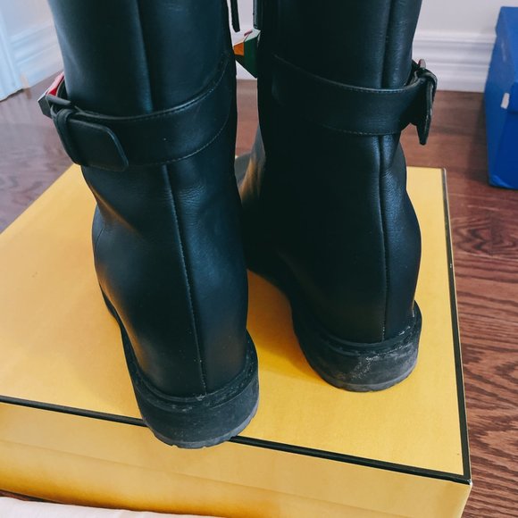 9.8/10 New Fendi Boots, 100% authentic. - Picture 9 of 10